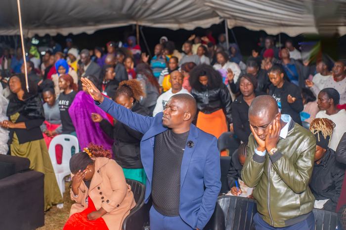 Worship service at the Easter conference